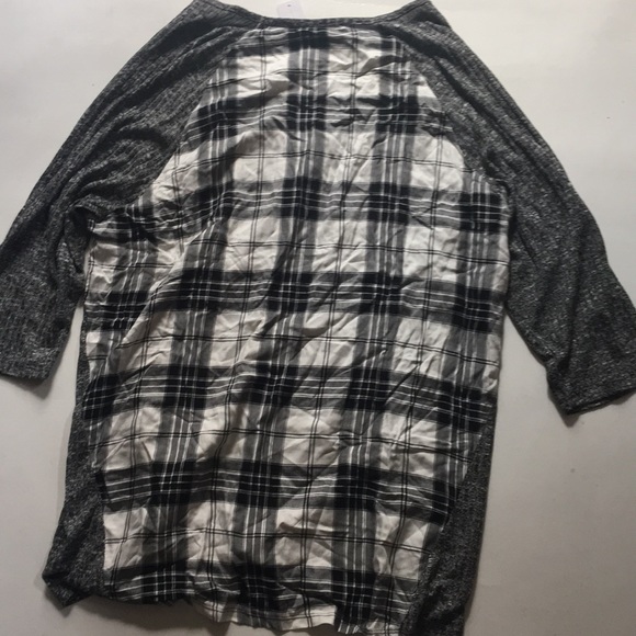 In Every Story...2X Grey 3/4 Sleeve checkered back - Picture 2 of 5